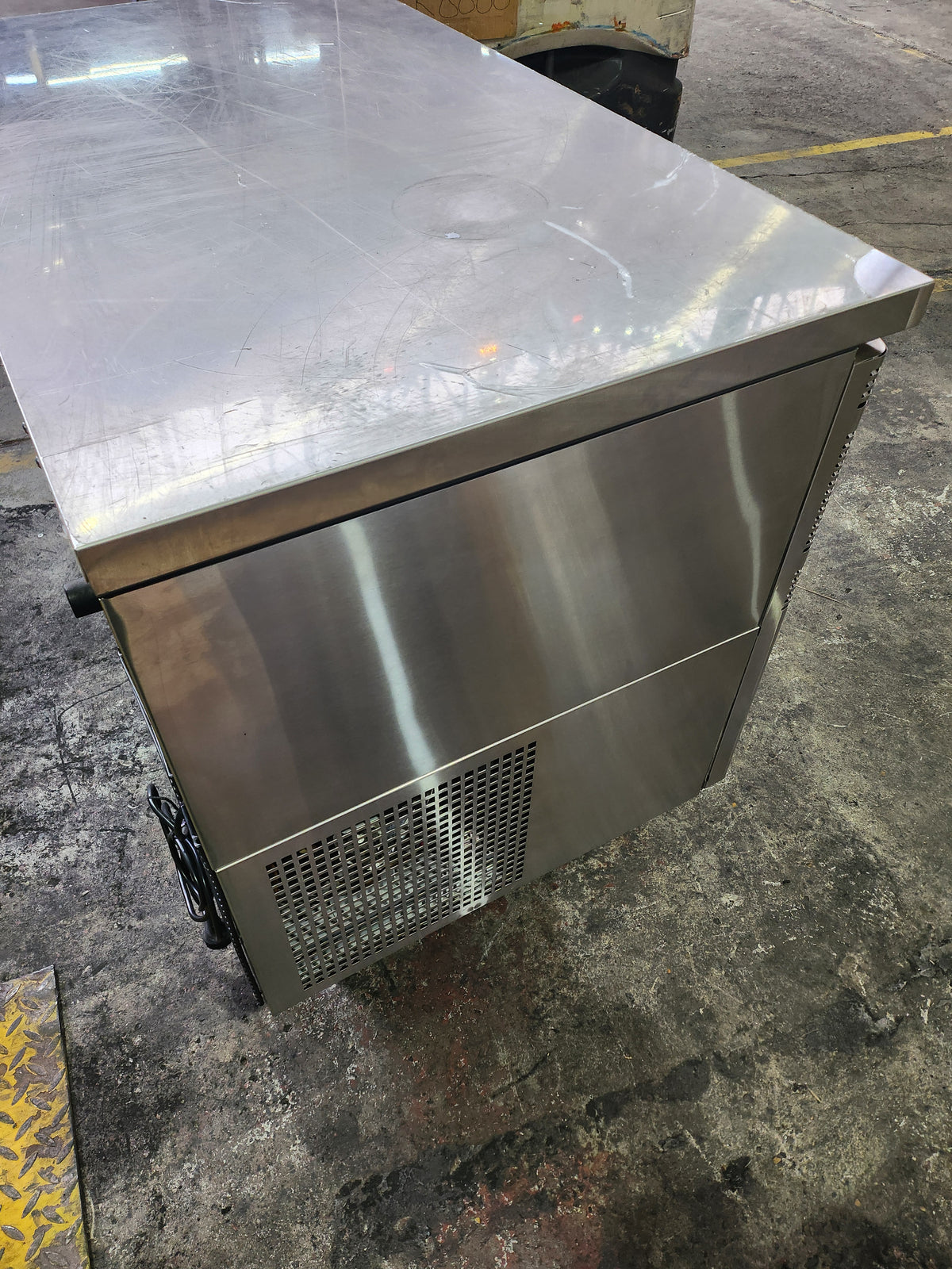 KURF12-2 actual unit KURF12E3003 worktop scratches and left side condition